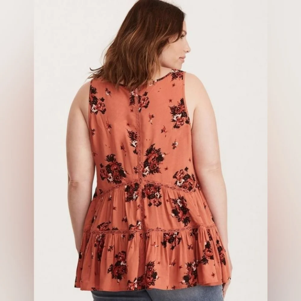 Torrid Floral Print Challis Lace Inset Tank Top. Size 1 - Picture 3 of 12